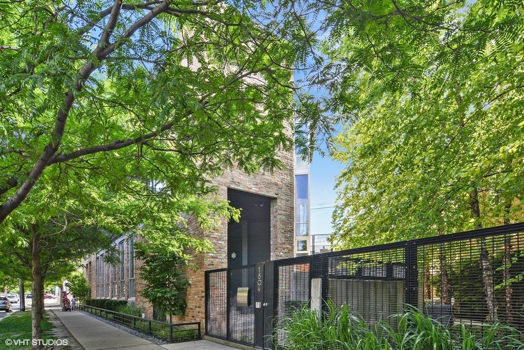 Photo for 1804 N Leavitt Street, Chicago, IL 60647 (MLS # 12358001)