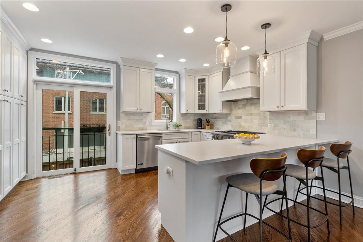 2709 N Janssen Avenue