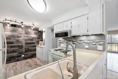 Tiny photo for 10355 Menard Avenue #216, Oak Lawn, IL 60453 (MLS # 12503020)