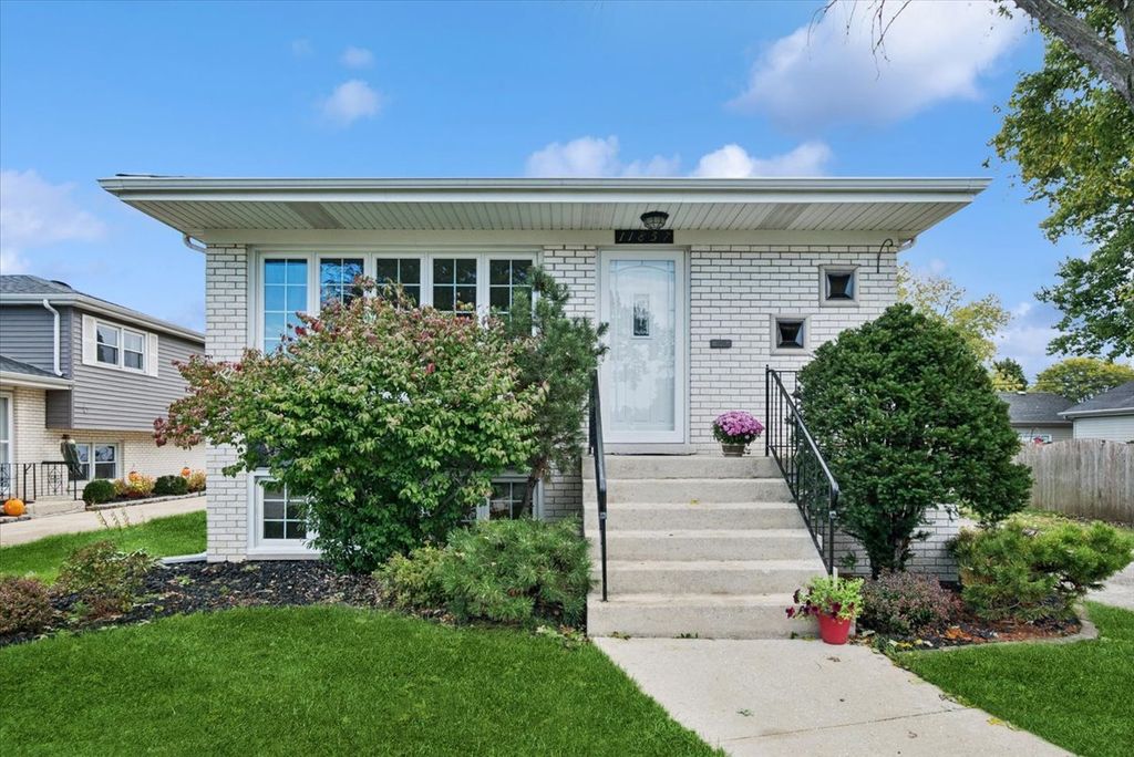 Photo for 11857 S Lawler Avenue, Alsip, IL 60803 (MLS # 12487990)