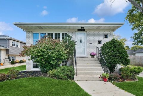 Photo of 11857 S Lawler Avenue, Alsip, IL 60803 (MLS # 12487990) Photo of 11857 S Lawler Avenue, Alsip, IL 60803 (MLS # 12487990)