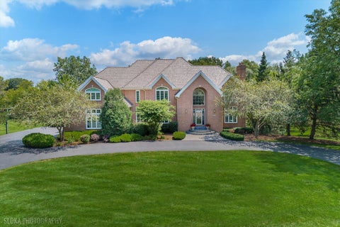Photo of 1500 Macalpin Circle, Barrington, IL 60010 (MLS # 12747620)