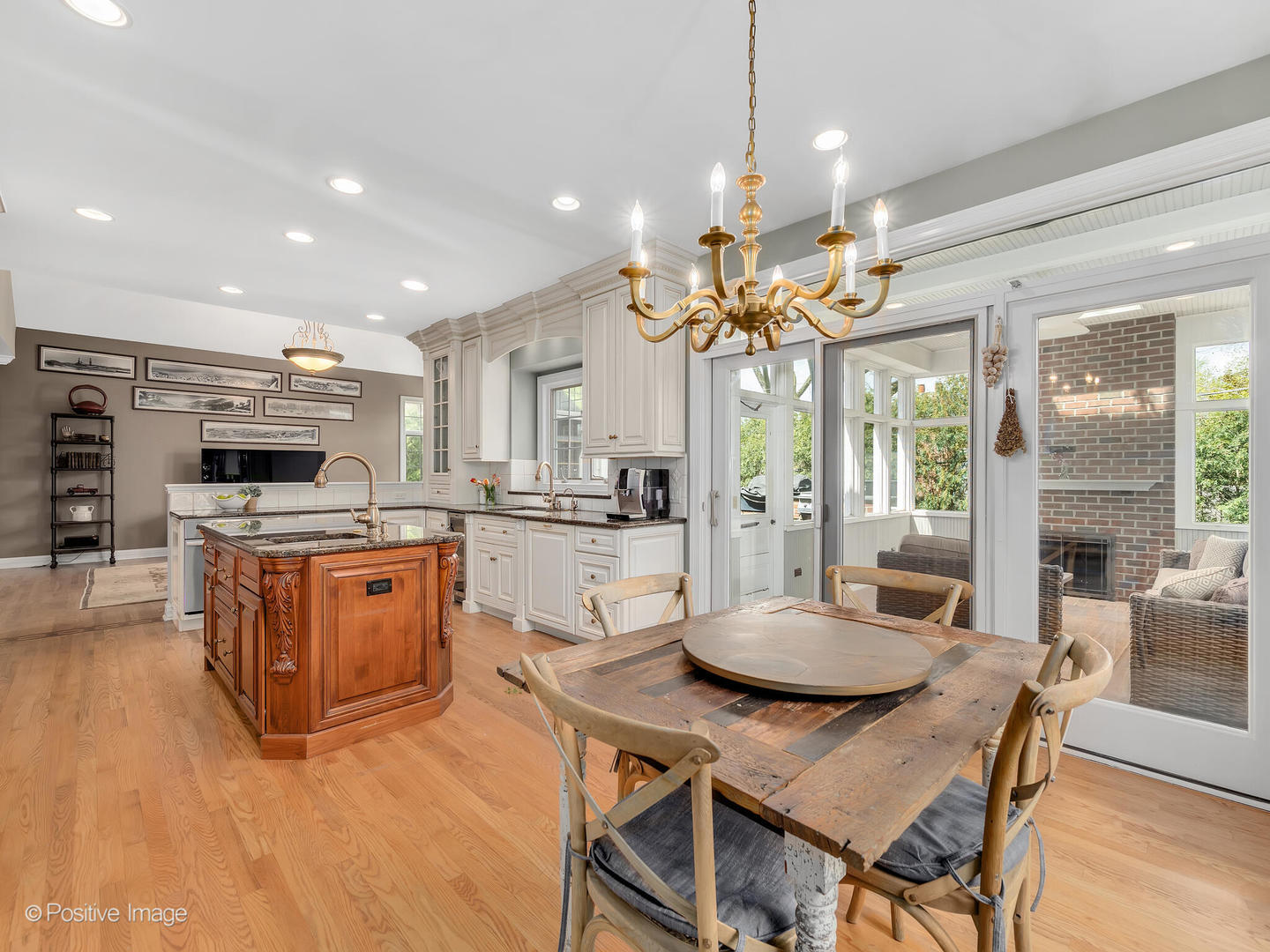 413 W 9th Street