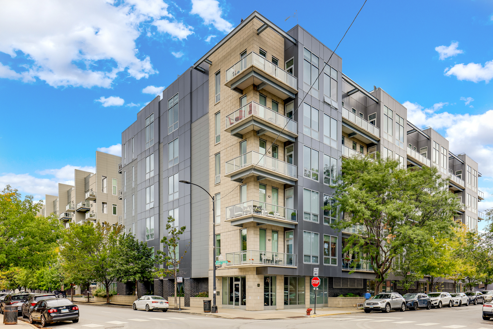 1100 W Adams Street 1