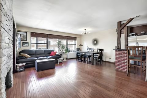 Tiny photo for 6157 N Sheridan Road #25A, Chicago, IL 60660 (MLS # 12498507)