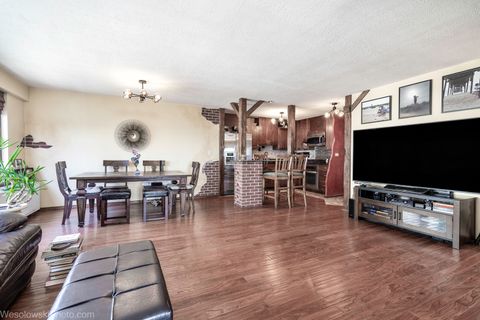 Tiny photo for 6157 N Sheridan Road #25A, Chicago, IL 60660 (MLS # 12498507)