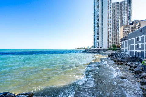Tiny photo for 6157 N Sheridan Road #25A, Chicago, IL 60660 (MLS # 12498507)