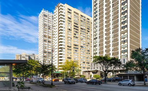 Tiny photo for 6157 N Sheridan Road #25A, Chicago, IL 60660 (MLS # 12498507)