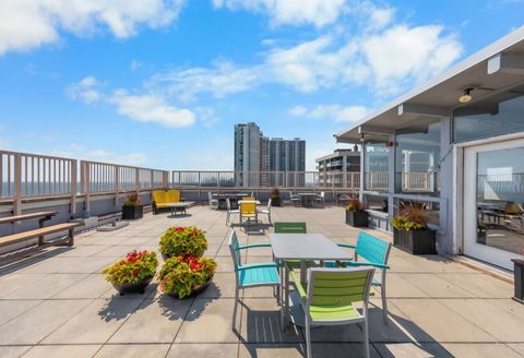 Tiny photo for 6157 N Sheridan Road #25A, Chicago, IL 60660 (MLS # 12498507)