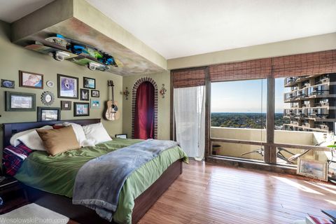 Tiny photo for 6157 N Sheridan Road #25A, Chicago, IL 60660 (MLS # 12498507)