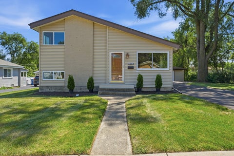 Tiny photo for 661 Easy Street, Glendale Heights, IL 60139 (MLS # 12716963)