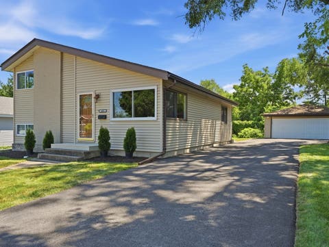 Photo of 661 Easy Street, Glendale Heights, IL 60139 (MLS # 12716963)