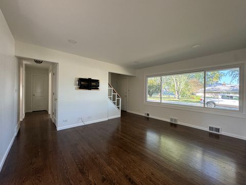 Tiny photo for 709 W Glencoe Road, Palatine, IL 60067 (MLS # 12558813)