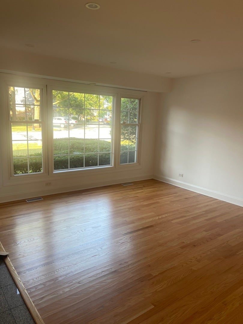 19W143 Avenue Rue Royal Avenue