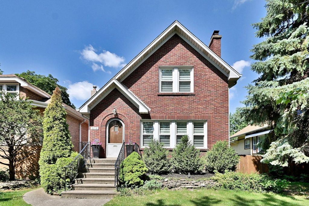 Photo for 3218 SCOVILLE Avenue, Berwyn, IL 60402 (MLS # 12497143)