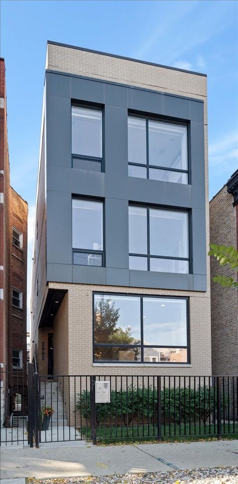 2005 W Huron Street 1 Chicago IL 60612