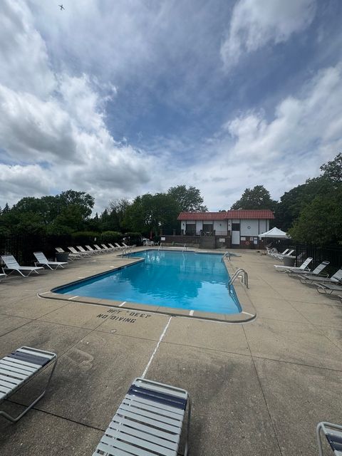 Tiny photo for 375 Plum Creek Drive #402, Wheeling, IL 60090 (MLS # 12655935)