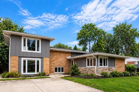 Photo of 558 E Park Avenue, Elmhurst, IL 60126 (MLS # 12781395)