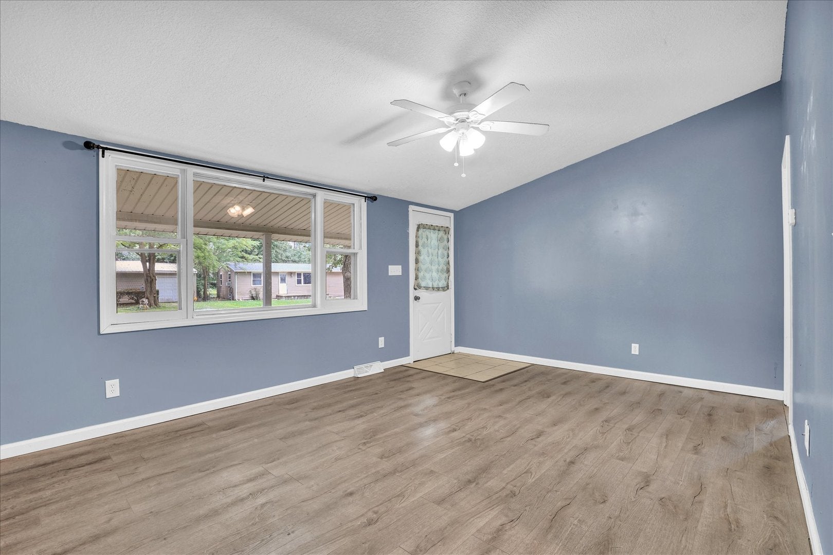 1003 S Pleasantview