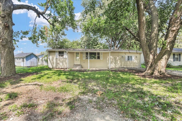 1003 S PLEASANTVIEW DR, TUSCOLA, IL 61953 - Image ffd0d9dac62cb7f63ecc5da3cc387bb0/3139582807