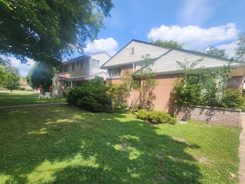 Tiny photo for 6647 N Lawndale Avenue, Lincolnwood, IL 60712 (MLS # 12714182)