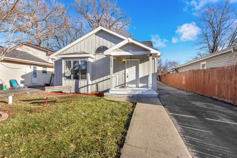 Photo of 26235 N Walnut Avenue, Mundelein, IL 60060 (MLS # 12572879)