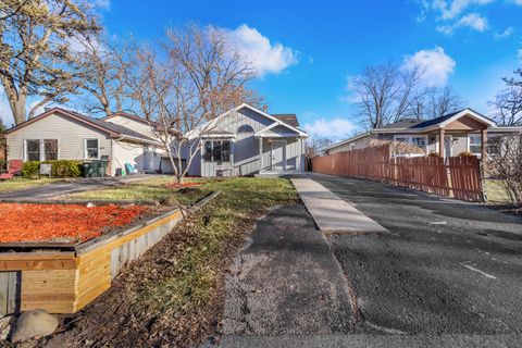 Tiny photo for 26235 N Walnut Avenue, Mundelein, IL 60060 (MLS # 12572879)