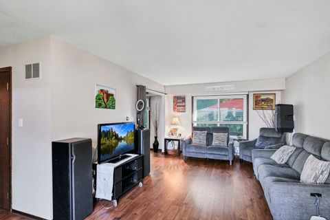 Tiny photo for 7 Woodmar Court, Streamwood, IL 60107 (MLS # 12475327)
