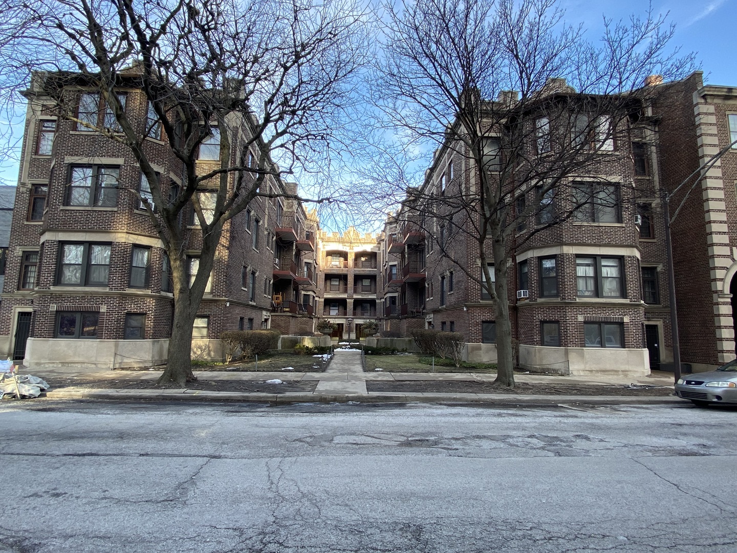 View Chicago, IL 60637 condo