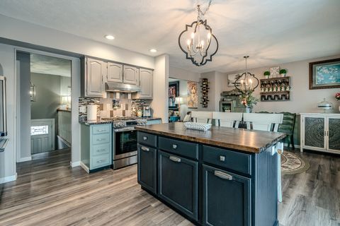 Tiny photo for 1114 Andover Street, Bloomington, IL 61704 (MLS # 12591328)