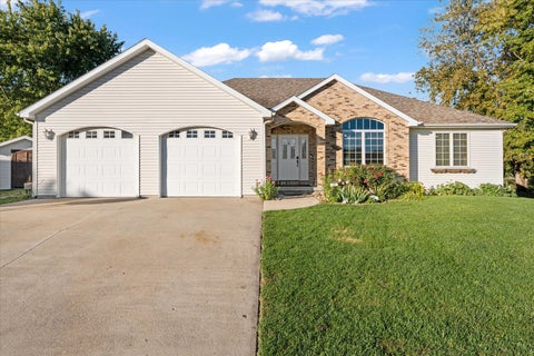 Tiny photo for 101 Red Bud Court, Mahomet, IL 61853 (MLS # 12784237)