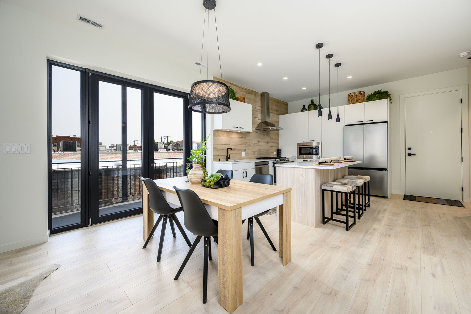 2135 W Cermak Road 2N