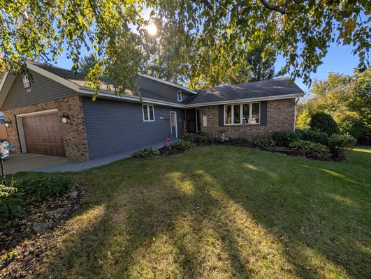 5404 CHAPEL HILL CT, ROCKFORD, IL 61114 - Image ffe25d2c6c41223e5e8187ebfa3d52ba/180277904