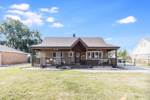Photo of 6941 Olympic Drive, Bridgeview, IL 60455 (MLS # 12726232)