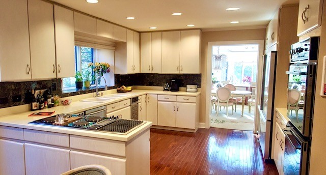 Hinsdale, Illinois 60521, United States, 4 Bedrooms Bedrooms, ,5 BathroomsBathrooms,Residential,Active,229248