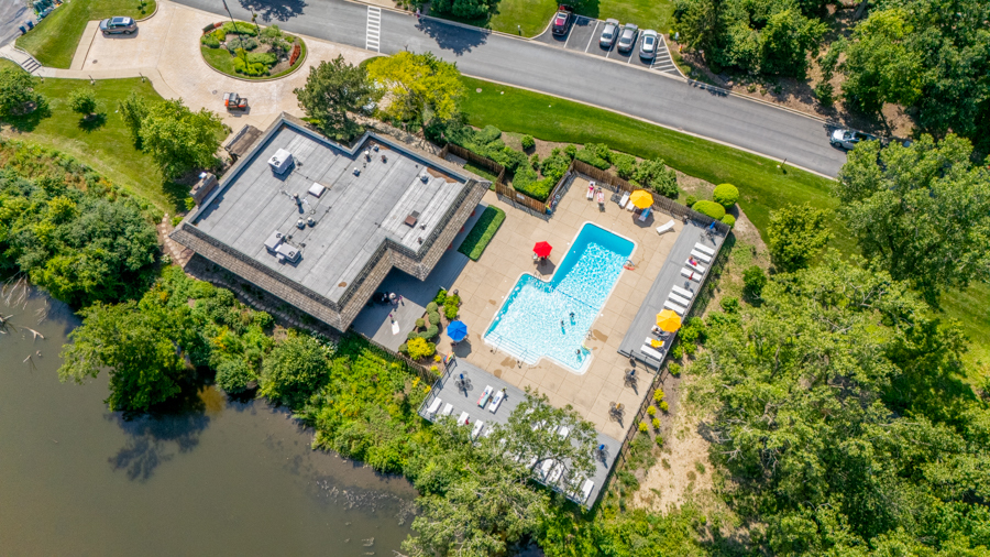 Hinsdale, Illinois 60521, United States, 4 Bedrooms Bedrooms, ,5 BathroomsBathrooms,Residential,Active,229248