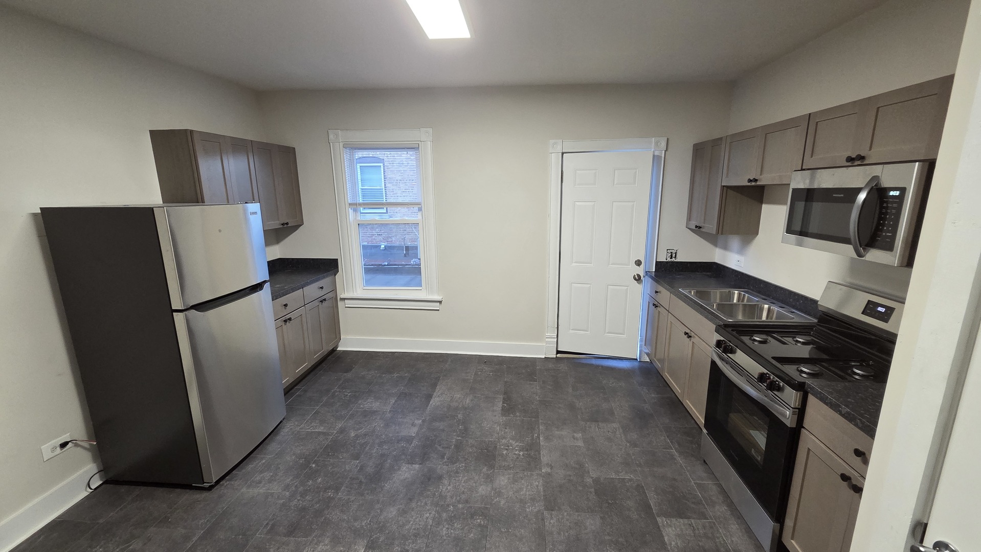 127 Cedar Avenue 2R