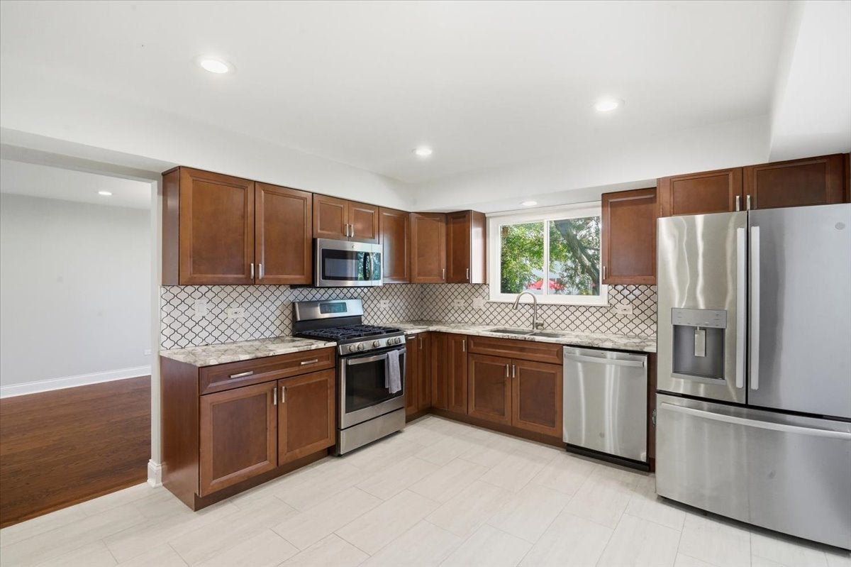 1284 Regent Drive