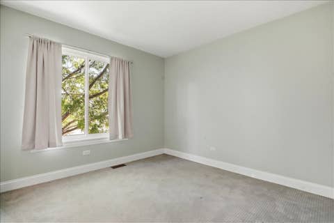 Tiny photo for 1284 Regent Drive, Mundelein, IL 60060 (MLS # 12717510)