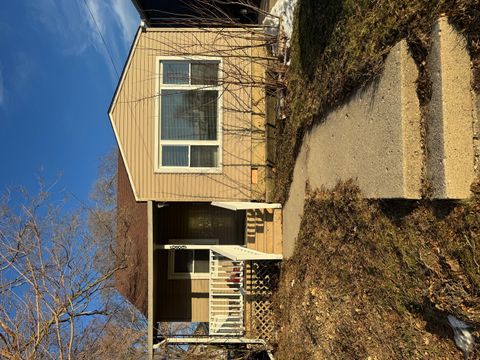 Photo of 689 N Lincoln Avenue, Aurora, IL 60505 (MLS # 12537242)