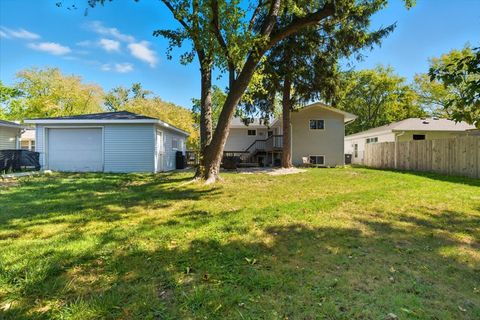 Tiny photo for 830 Russell Avenue, Winthrop Harbor, IL 60096 (MLS # 12475121)