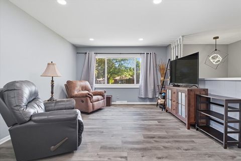 Tiny photo for 830 Russell Avenue, Winthrop Harbor, IL 60096 (MLS # 12475121)