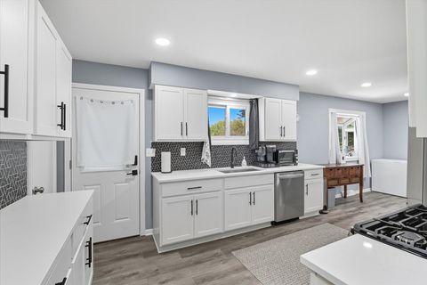 Tiny photo for 830 Russell Avenue, Winthrop Harbor, IL 60096 (MLS # 12475121)