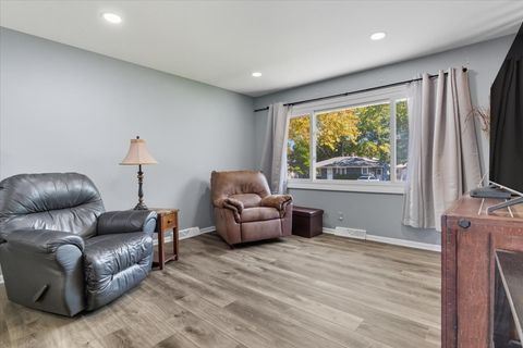 Tiny photo for 830 Russell Avenue, Winthrop Harbor, IL 60096 (MLS # 12475121)