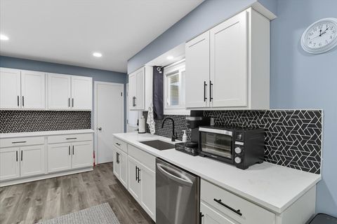 Tiny photo for 830 Russell Avenue, Winthrop Harbor, IL 60096 (MLS # 12475121)