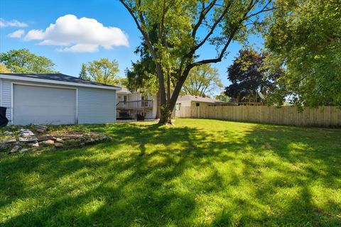Tiny photo for 830 Russell Avenue, Winthrop Harbor, IL 60096 (MLS # 12475121)