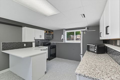 Tiny photo for 830 Russell Avenue, Winthrop Harbor, IL 60096 (MLS # 12475121)