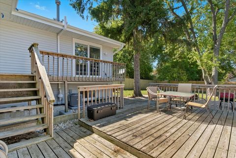Tiny photo for 830 Russell Avenue, Winthrop Harbor, IL 60096 (MLS # 12475121)