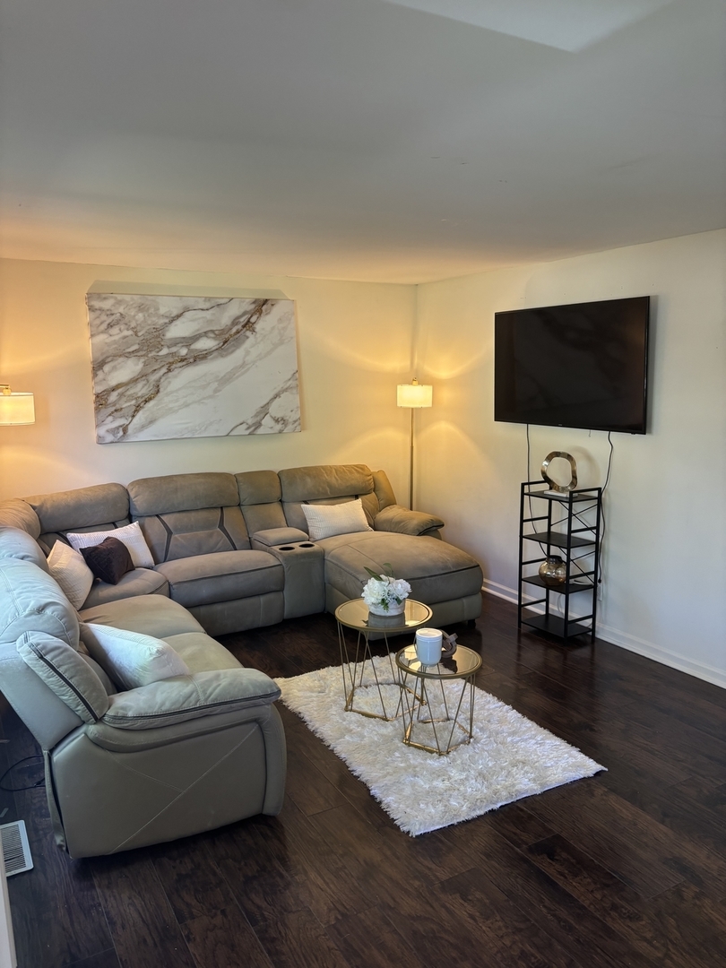 111 Greentree Court
