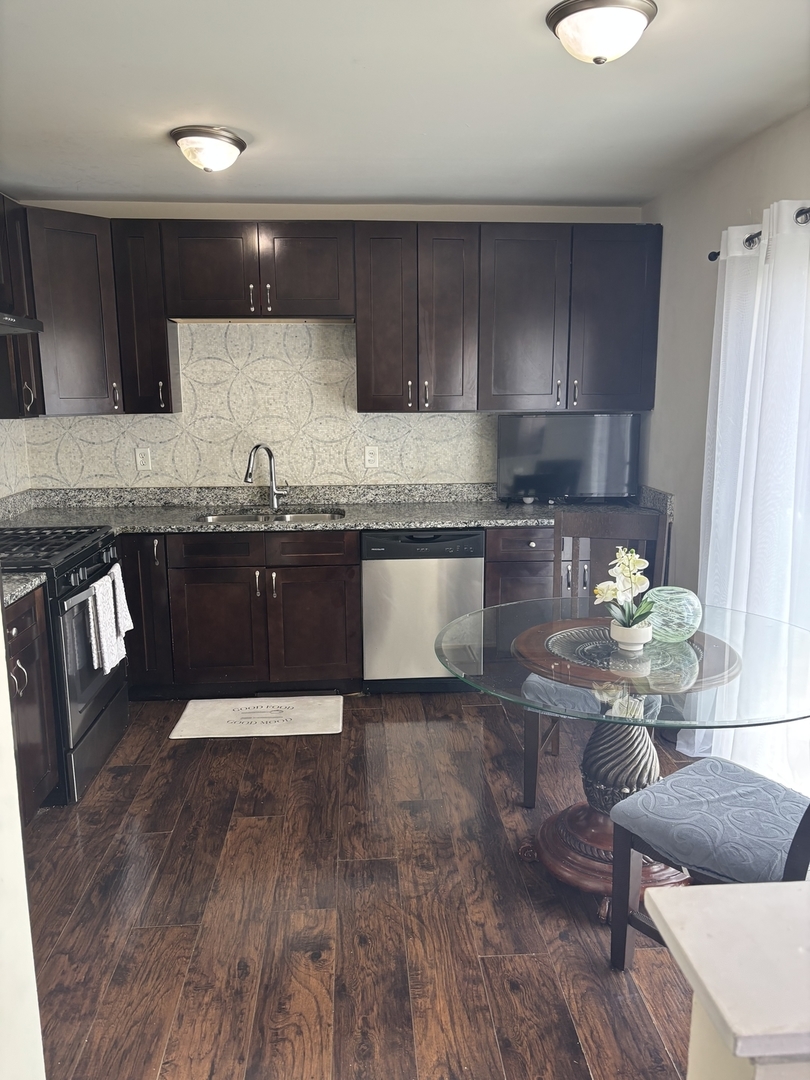 111 Greentree Court